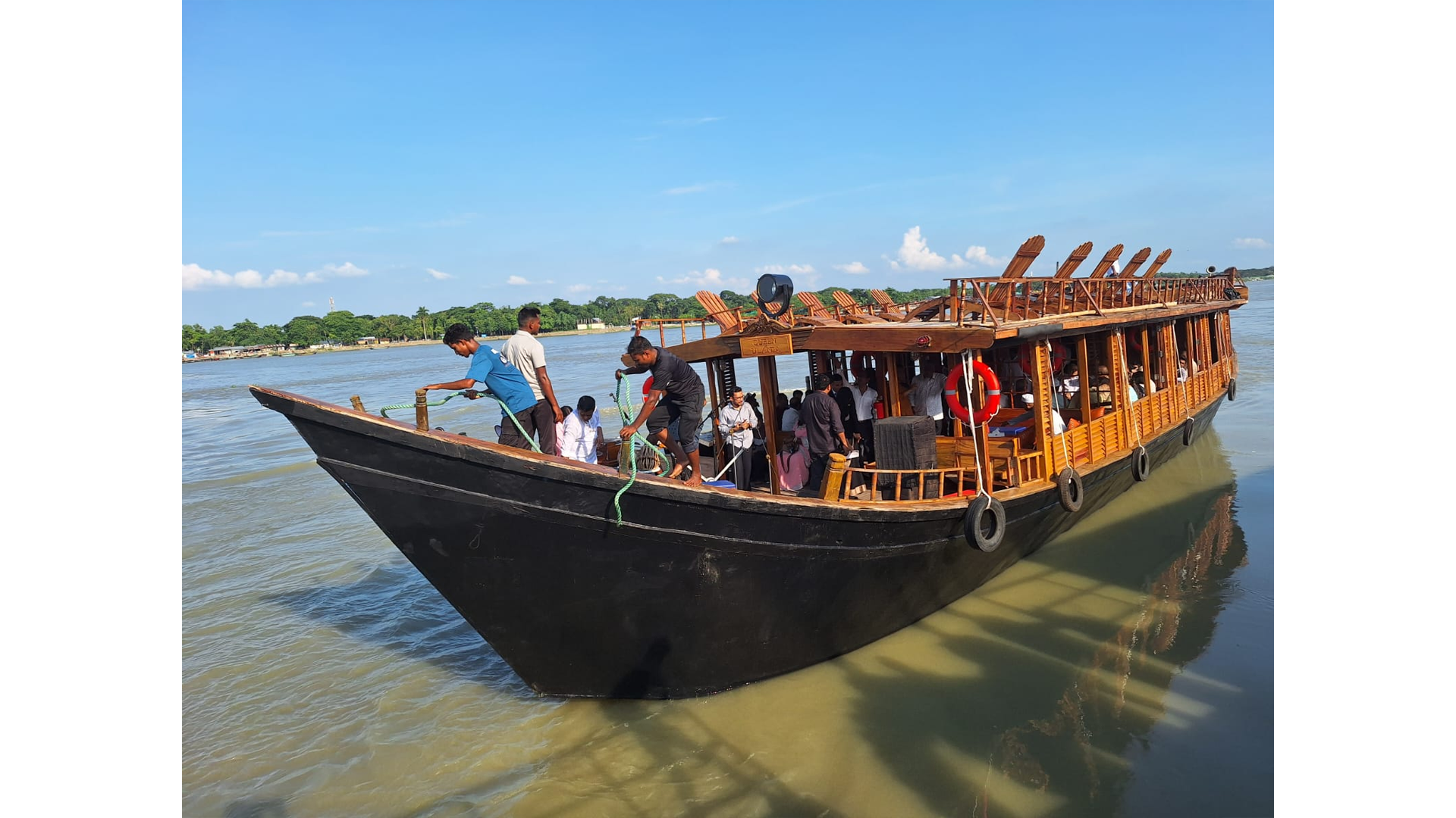 কীর্তনখোলায় বিলাসবহুল পর্যটন নৌ-তরী ‘কুইন অব উলানিয়া’র উদ্বোধন